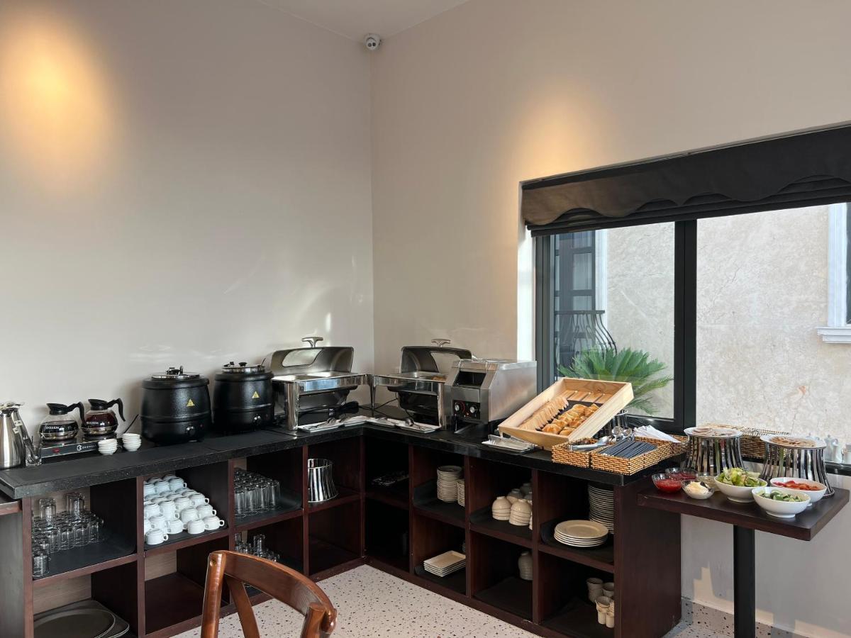 Khach San Lilac Hotel Да Лат Екстериор снимка